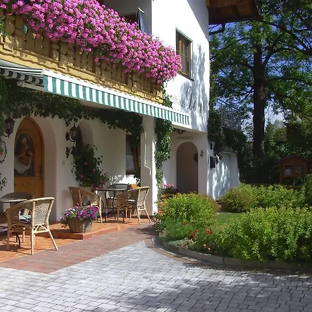 Casa de hóspedes Doris 3*