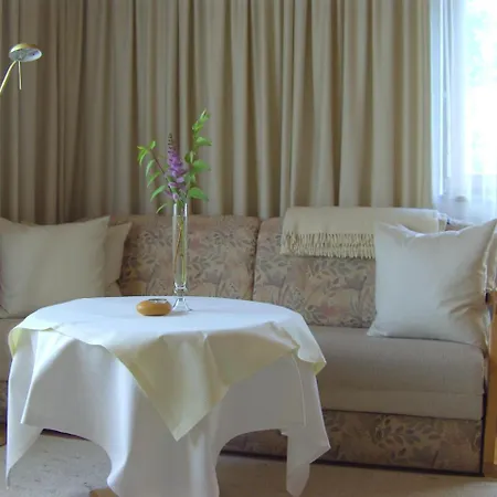 招待所 多丽丝旅馆 洛伊塔施